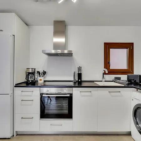 Apartman Welcome One - By Aldertons *
