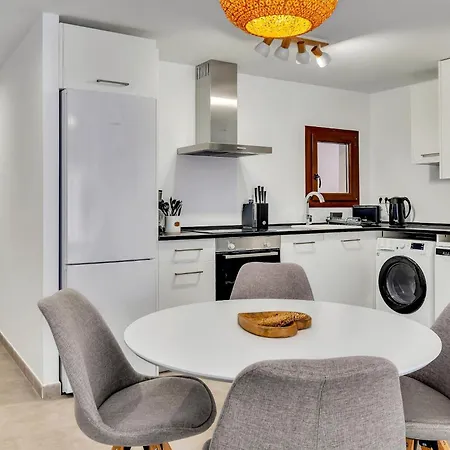 Apartman Welcome One - By Aldertons